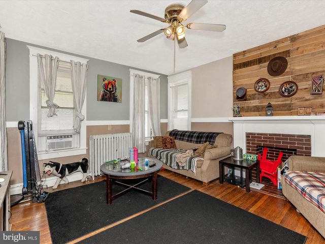 250 E E MAIN STREET, Waynesboro, PA 17268
