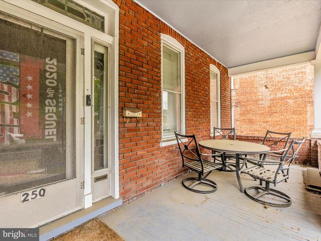 250 E E MAIN STREET, Waynesboro, PA 17268