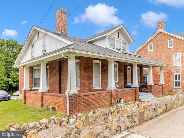 250 E E MAIN STREET, Waynesboro, PA 17268
