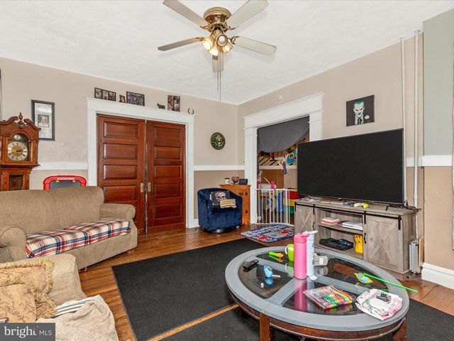 250 E E MAIN STREET, Waynesboro, PA 17268