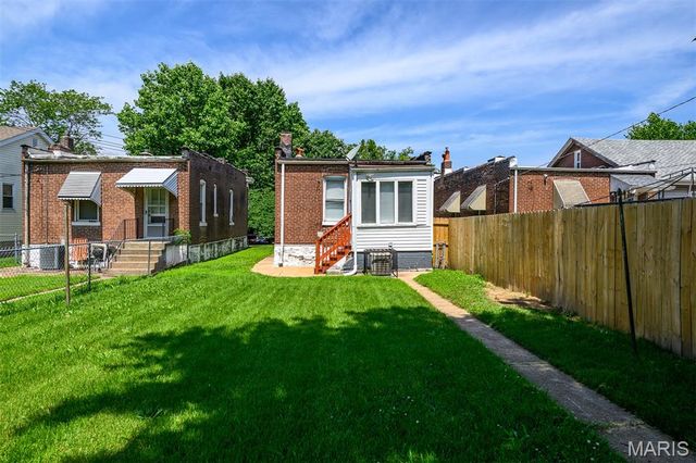5030 Grace Avenue, St Louis, MO 63116