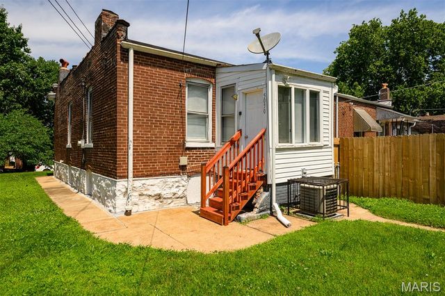5030 Grace Avenue, St Louis, MO 63116