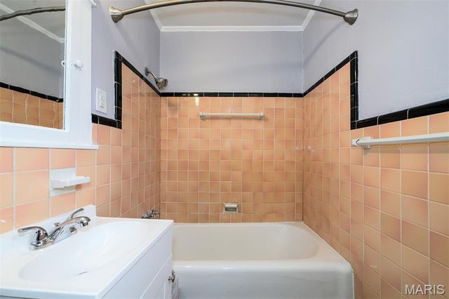 5030 Grace Avenue, St Louis, MO 63116