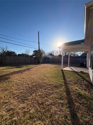 10127 Grover Ln, Houston, TX 77041