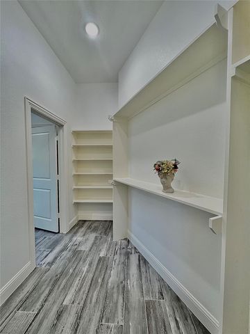 10127 Grover Ln, Houston, TX 77041