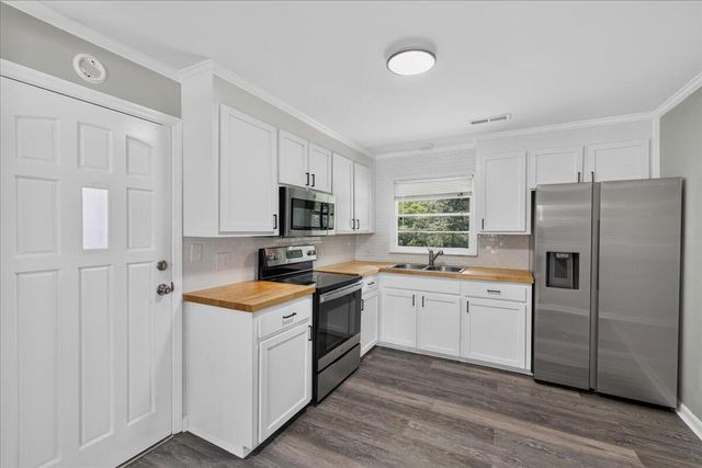 1450 N Sherwood Drive, Charleston, SC 29407