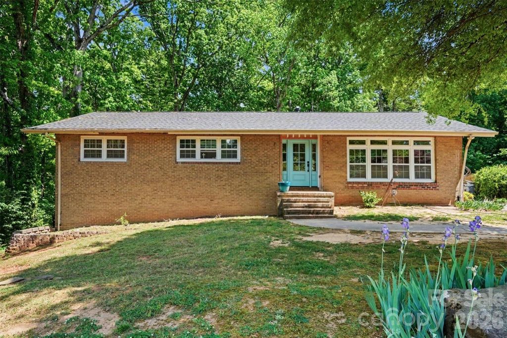 6913 Folger Drive, Charlotte, NC 28270
