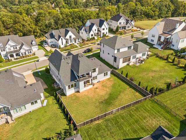 2023 Conductor Ln, Thompsons Station, TN 37179
