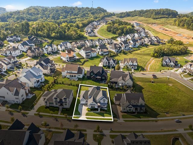 2023 Conductor Ln, Thompsons Station, TN 37179