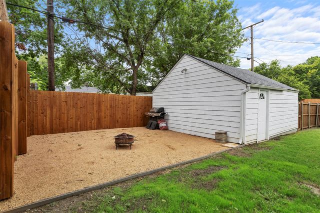 2721 Benbrook Boulevard, Fort Worth, TX 76109