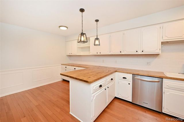 40740 Woodward Avenue 38, Bloomfield Hills, MI 48304