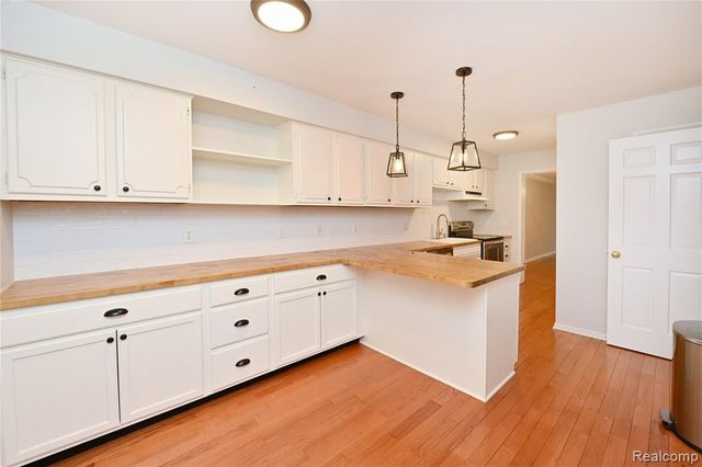 40740 Woodward Avenue 38, Bloomfield Hills, MI 48304