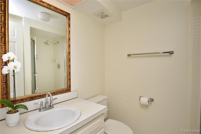 40740 Woodward Avenue 38, Bloomfield Hills, MI 48304