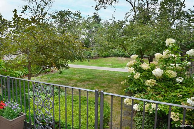 40740 Woodward Avenue 38, Bloomfield Hills, MI 48304