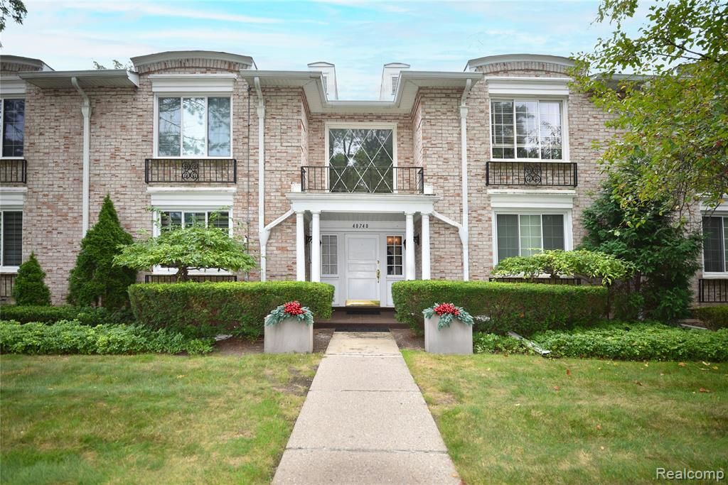 40740 Woodward Avenue 38, Bloomfield Hills, MI 48304