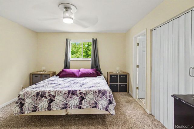 829 Holly Bush Drive, Holly Village, MI 48442