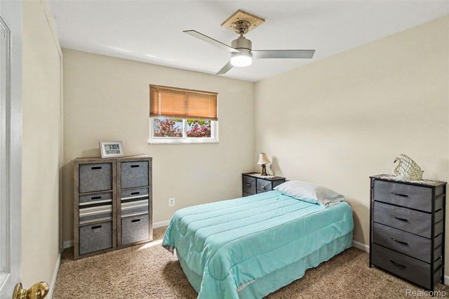 829 Holly Bush Drive, Holly Village, MI 48442