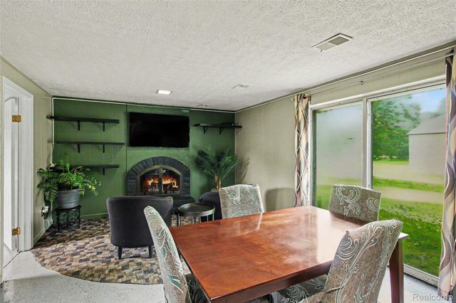 829 Holly Bush Drive, Holly Village, MI 48442