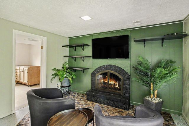 829 Holly Bush Drive, Holly Village, MI 48442