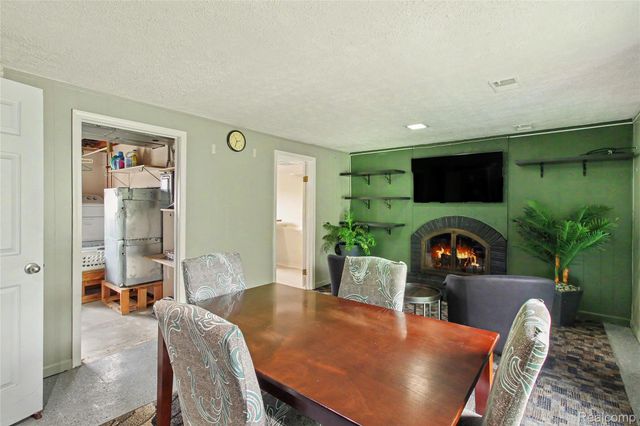 829 Holly Bush Drive, Holly Village, MI 48442