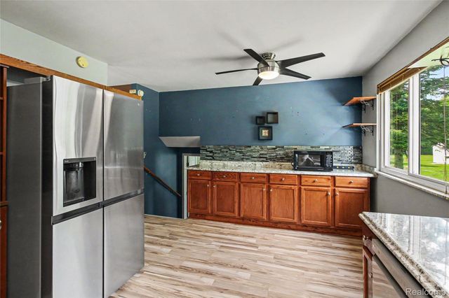 829 Holly Bush Drive, Holly Village, MI 48442