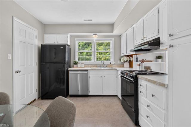 457 Carnegie CT, Virginia Beach, VA 23452