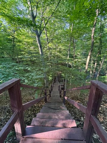 6629 W East Road B, Three Oaks, MI 49128