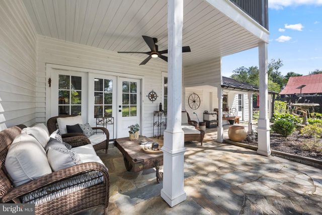 7021 LEEDS MANOR RD, Marshall, VA 20115