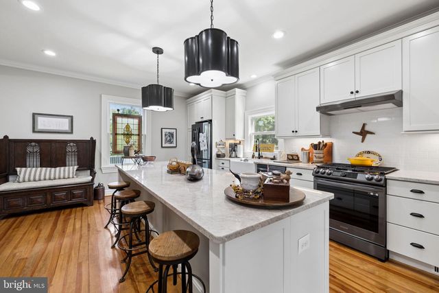 7021 LEEDS MANOR RD, Marshall, VA 20115