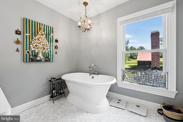 7021 LEEDS MANOR RD, Marshall, VA 20115
