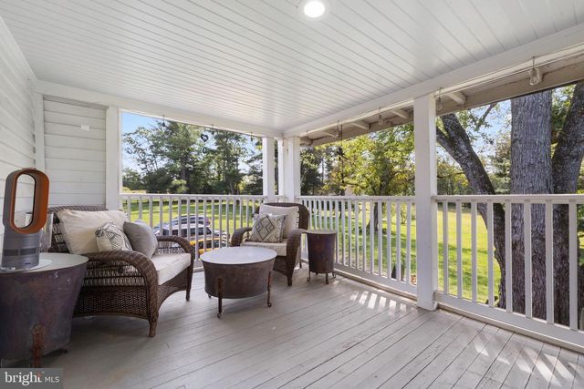 7021 LEEDS MANOR RD, Marshall, VA 20115