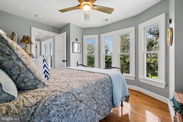 7021 LEEDS MANOR RD, Marshall, VA 20115