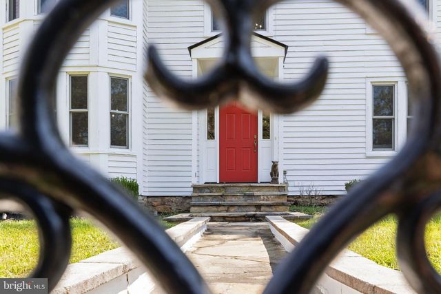 7021 LEEDS MANOR RD, Marshall, VA 20115