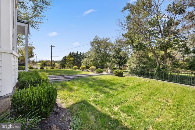 7021 LEEDS MANOR RD, Marshall, VA 20115