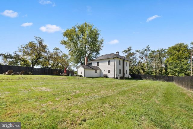 7021 LEEDS MANOR RD, Marshall, VA 20115