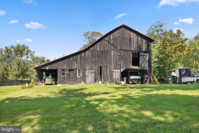 7021 LEEDS MANOR RD, Marshall, VA 20115