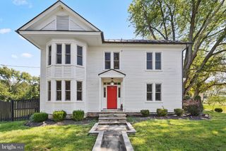 7021 LEEDS MANOR RD, Marshall, VA 20115