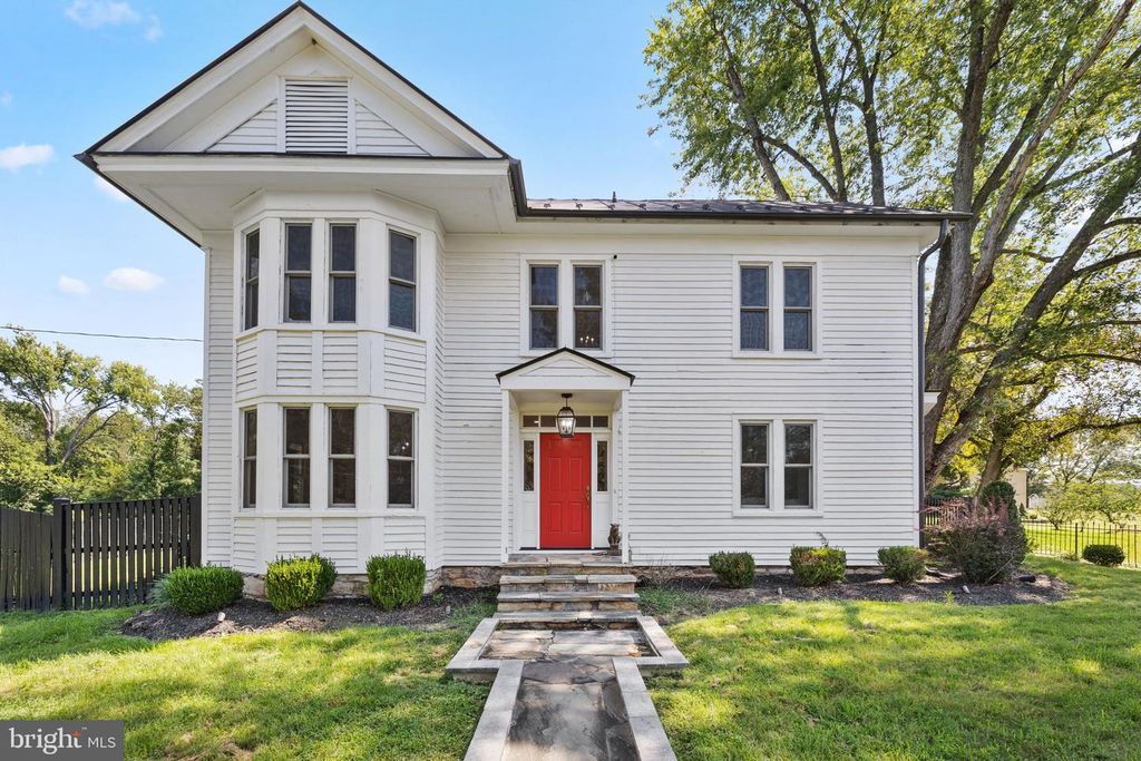 7021 LEEDS MANOR RD, Marshall, VA 20115