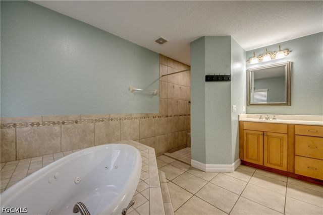2511 NW 29th TER, Cape Coral, FL 33993