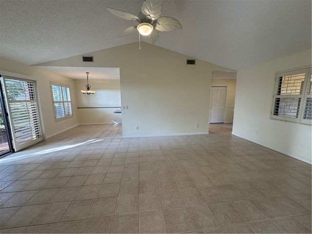 1937 Tamara Trail 2C, Vero Beach, FL 32966