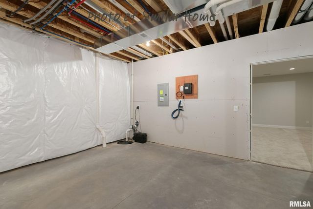 602 15TH Street, Le Claire, IA 52753