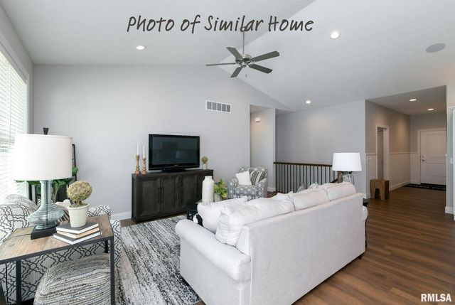 602 15TH Street, Le Claire, IA 52753