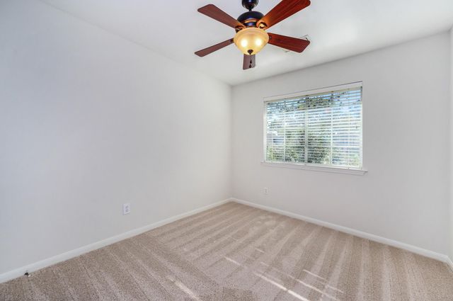 158 N Magnolia Pond Place 158E, The Woodlands, TX 77381