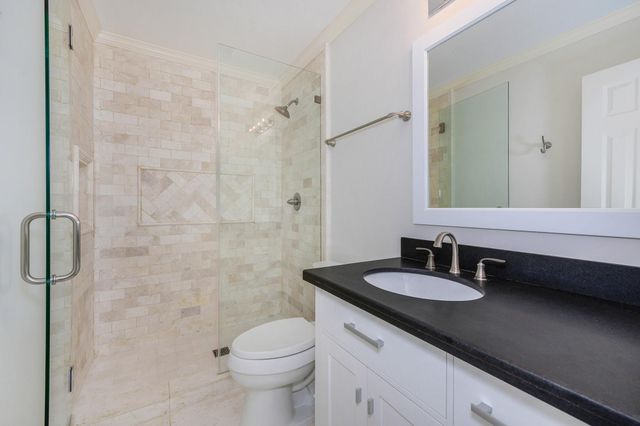 158 N Magnolia Pond Place 158E, The Woodlands, TX 77381