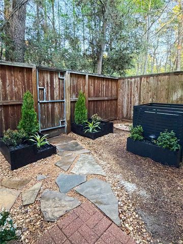 158 N Magnolia Pond Place 158E, The Woodlands, TX 77381