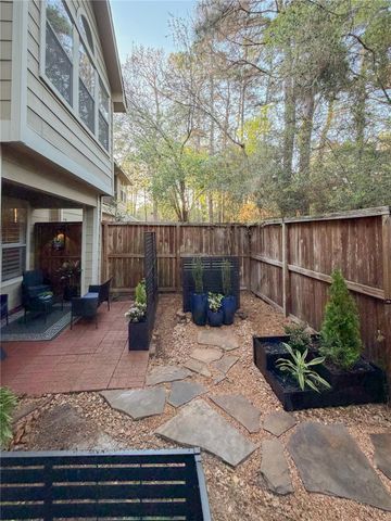 158 N Magnolia Pond Place 158E, The Woodlands, TX 77381
