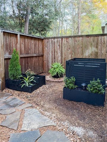 158 N Magnolia Pond Place 158E, The Woodlands, TX 77381
