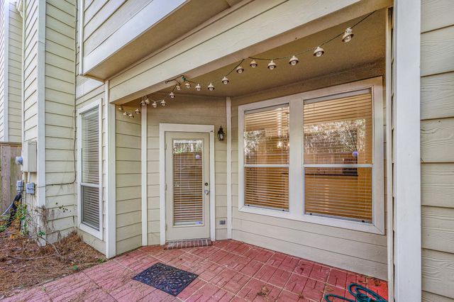 158 N Magnolia Pond Place 158E, The Woodlands, TX 77381
