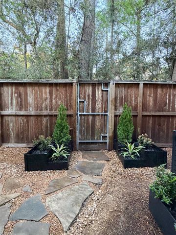 158 N Magnolia Pond Place 158E, The Woodlands, TX 77381