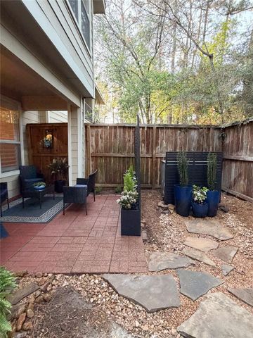 158 N Magnolia Pond Place 158E, The Woodlands, TX 77381